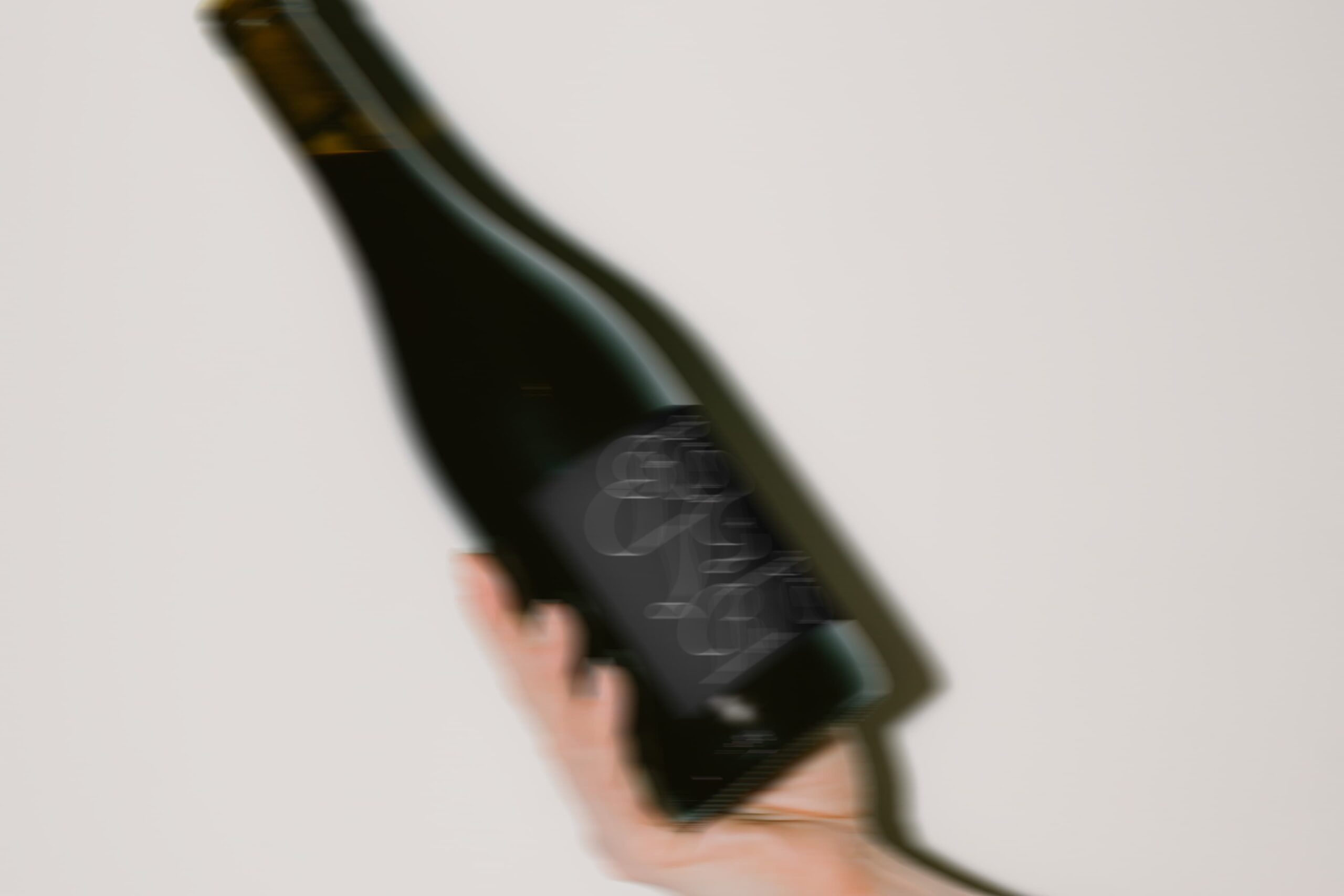 reverie-winelabel-packaging-blurry-2-2